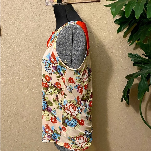 Faith & Joy Keyhole Button Down Blouse - Picture 3 of 8